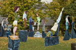 Click to see it big Papoly, Polyesterskulpturen im Park